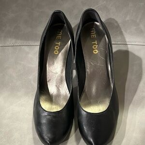 Black Me Too heels size 8
